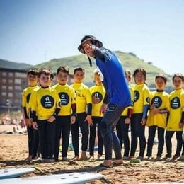 CENTRO Y ESCUELA DE SURF LA ARENA