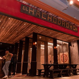 El hachódromo: lanzamiento de hachas