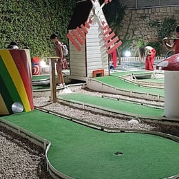 La Farola Crazy Golf