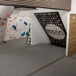 Moai Climbing
