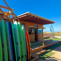 ON THE SEA Escuela de surf y surf camp