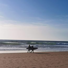'OnTheSpot' Surf School