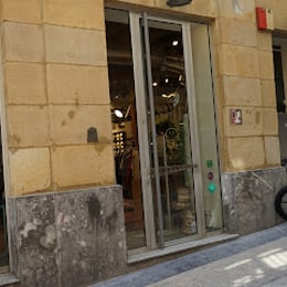Pukas Surf Shop San Sebastian
