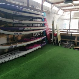 Rock and Surf taller de reparación de tablas. Rock and Bike, taller de reparación de bicicletas y componentes de carbono.