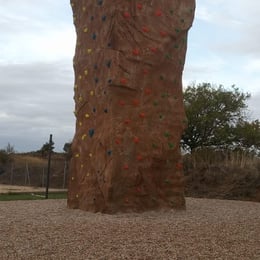 Rocódromo monolito aire libre