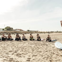 Surfing With Chicho - Escuela de Surf Roche